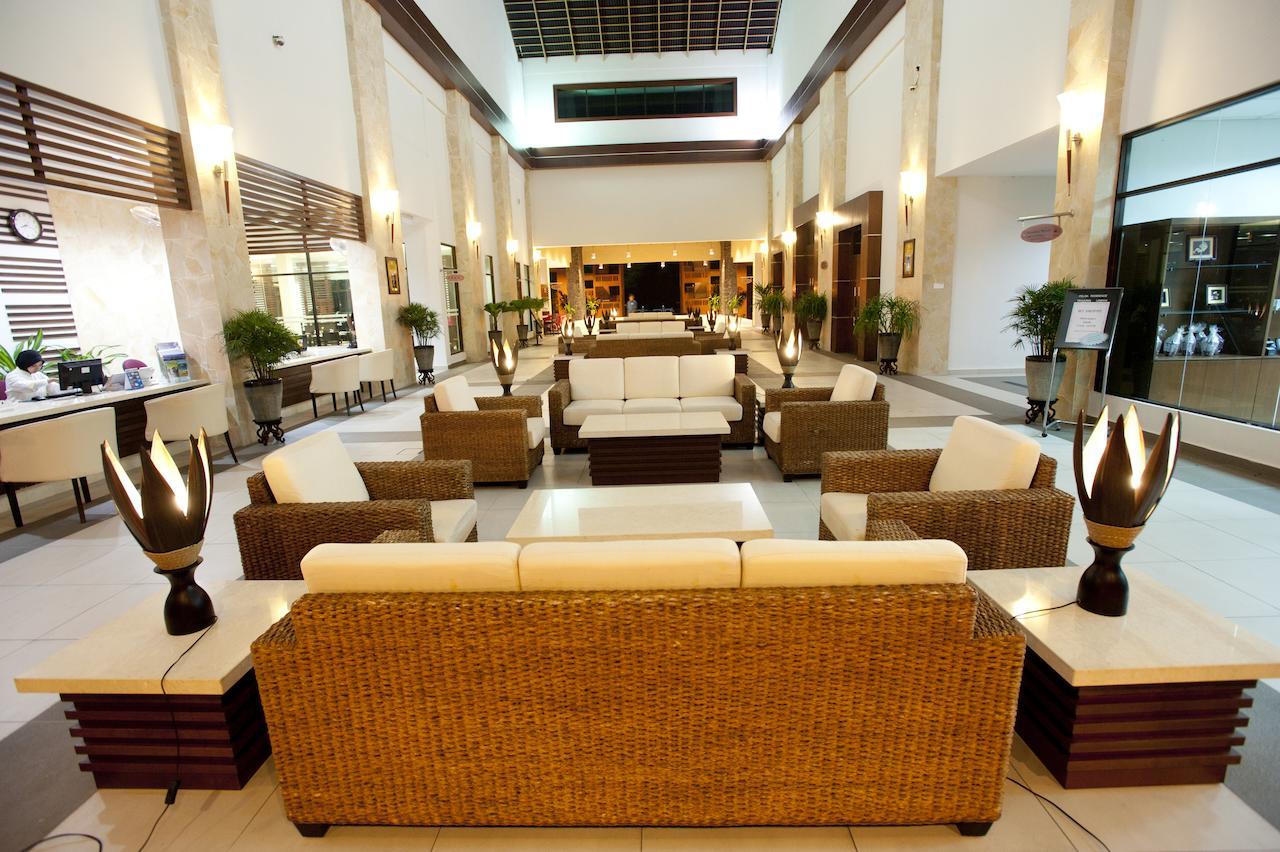 Hotel Felda Residence Tanjung Leman Jemaluang Exteriör bild